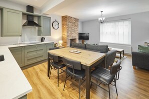 Cedar Cottage, Belford - Host & Stay