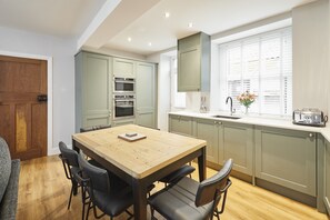 Cedar Cottage, Belford - Host & Stay