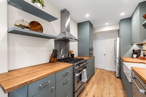 Fully Equipped Gourmet Kitchen