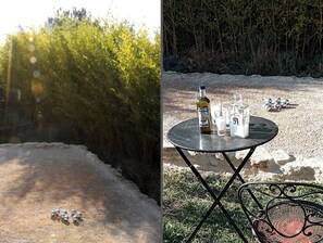 Terrain de pétanque dans le jardin