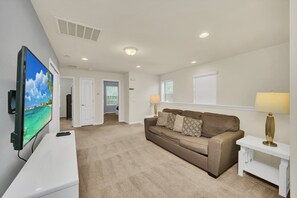 22-8866GeneveCt_22