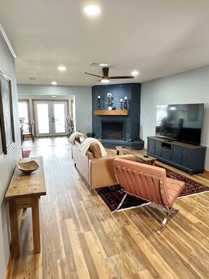 Living Area (2)