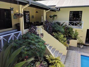 Steps to pool