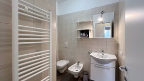 Nice bathroom with shower