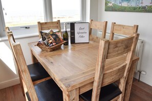 Dining/Kitchen 