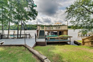 Private Dock | Self Check-In | Kayaks & Pedal Boat Provided