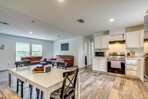 Living Space | Free WiFi | Central A/C & Heating