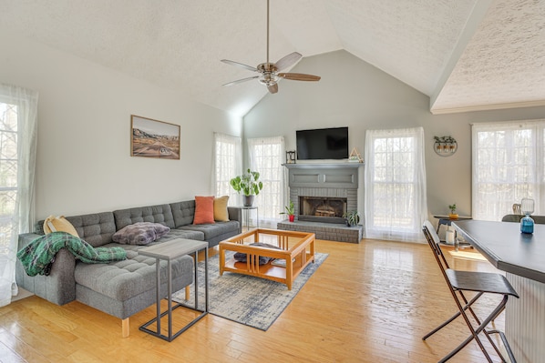 Dacula Vacation Rental | 3BR | 2.5BA | 2,100 Sq Ft | Stairs Required