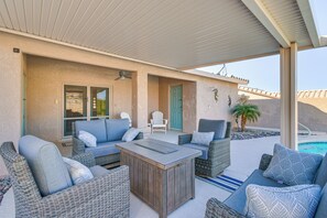 Covered Patio | Fire Pit | Grill | Outdoor Dining Area