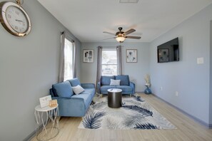 Living Room | Smart TV | Free WiFi