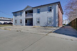 Property Exterior | 2nd-Floor Unit | 7 Mi to Jackson Square