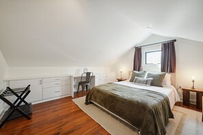 upstairs BR w/ queen bed, small closet w/ hangers , built in drawers and desk