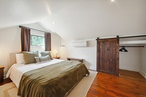 upstairs BR w/ queen bed, small closet w/ hangers , built in drawers and desk