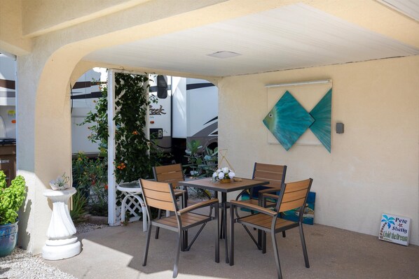 Outdoor dining