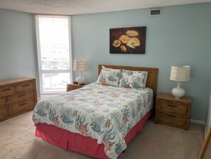 Queen room