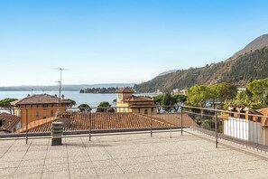 Communal roof top terrace with lakeview