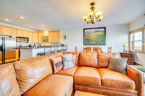 Living Room | Free WiFi | Smart TV | Gas Fireplace | 1st Floor