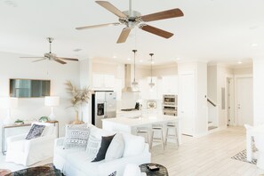 Open space layout for easy connections.