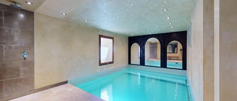 Holiday Home Swimming Pool