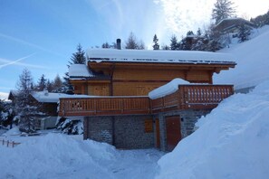 Außenseite Ferienhaus [Winter]