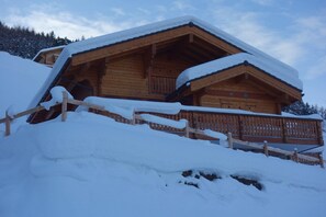 Außenseite Ferienhaus [Winter]