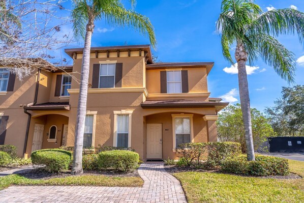 Welcome to 402 Regal Palms