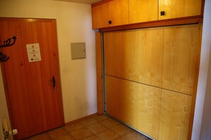 Entrance / Reception