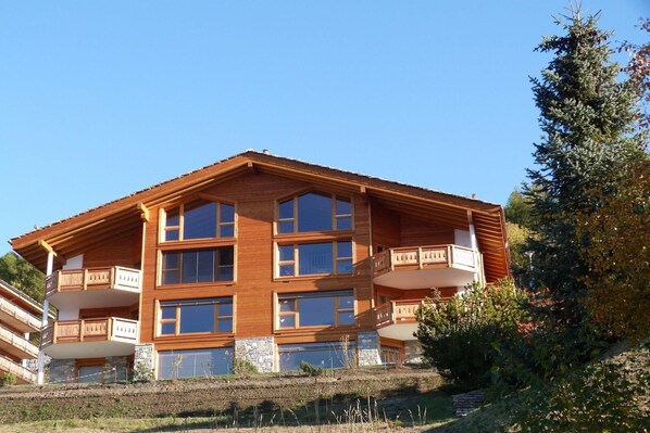 Außenseite Ferienhaus [Sommer]