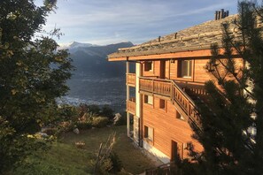 Außenseite Ferienhaus [Sommer]