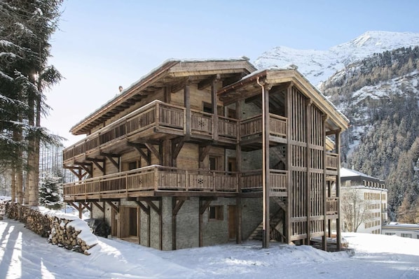 Holiday Home Exterior [winter]