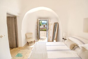 Activities, Amenities, Balcony / Terrace / Patio, Building Exterior, Facilities, Garden, Pool, Spring, Summer