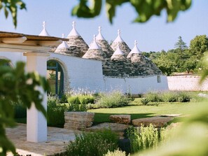 Activities, Amenities, Balcony / Terrace / Patio, Building Exterior, Facilities, Garden, Pool, Spring, Summer