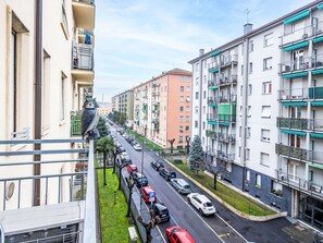 Gebäude, Transportart, Fenster, Stadt, Stadtgebiet, Wohnung, Nachbarschaft, Wohngebiet, Metropolitan Area, Eigentumswohnung