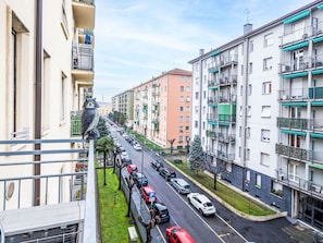 Bâtiment, Mode De Transport, Fenêtre, Ville, Zone Urbaine, Appartement, Quartier, Zone Résidentielle, Zone Métropolitaine, Condominium