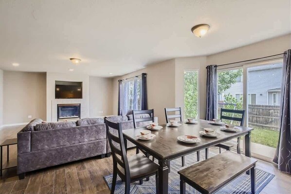 Experience the joy of shared meals and great company at this accommodating 6-seater dining table