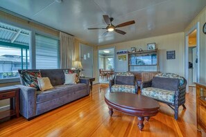 Hale Ulu Kealoha Living room