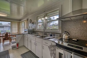 Full kitchen