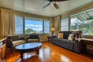 Lots of seating in the living large room
