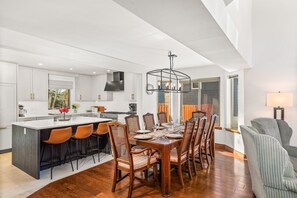 Open concept kitchen/dining room.