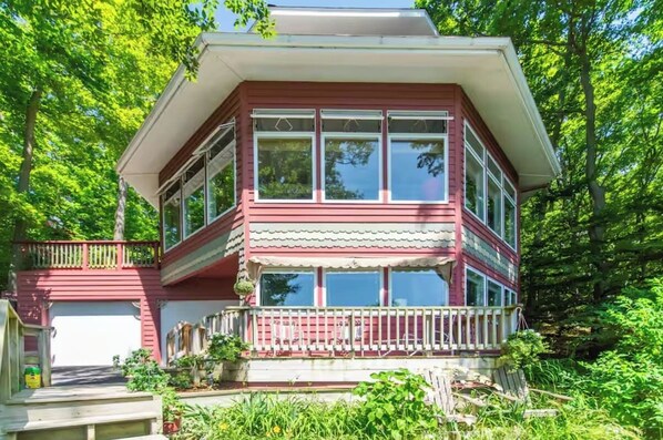 Welcome to The Red Cottage!