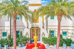Entrance to the mansion