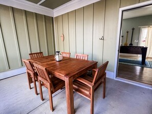 Outdoor dining