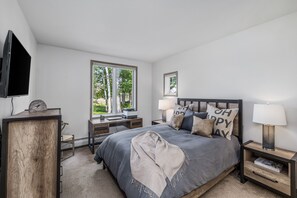 Indoors, Screen, Lamp, Home Decor, TV