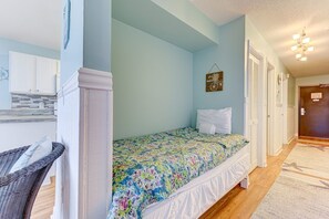 Atlantic Towers 207-print-018-021-Hall Daybed-4200x2800-300dpi