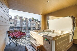 Upper Balcony | 2-Story Unit | 2nd-Floor Condo | Hot Tub