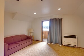 Living Room | Free WiFi | Smart TV | Sleeper Sofa