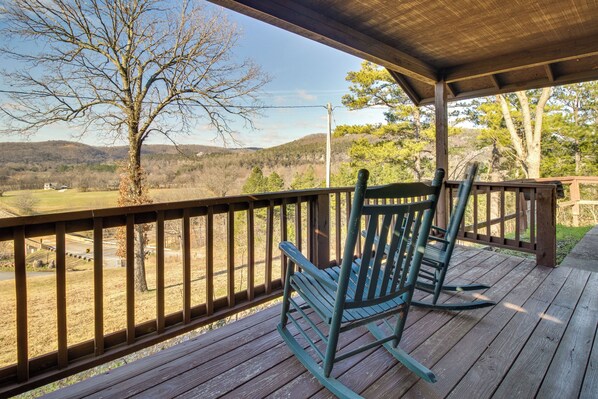 Mountain View Vacation Rental | 1BR | 1BA | 1 Step to Enter | 400 Sq Ft