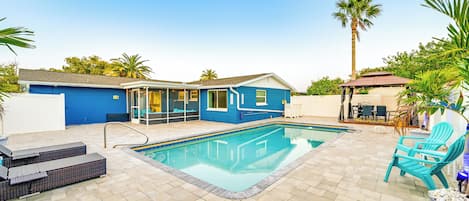 Holiday Vacation Rental | 3BR | 2BA | 1,368 Sq Ft | Small Step for Entry