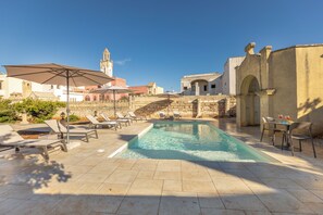 Zona relax piscina