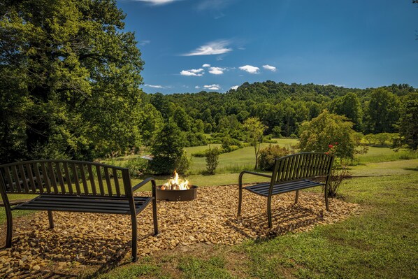 Firepit area  Great place to build a fire and enjoy the view!